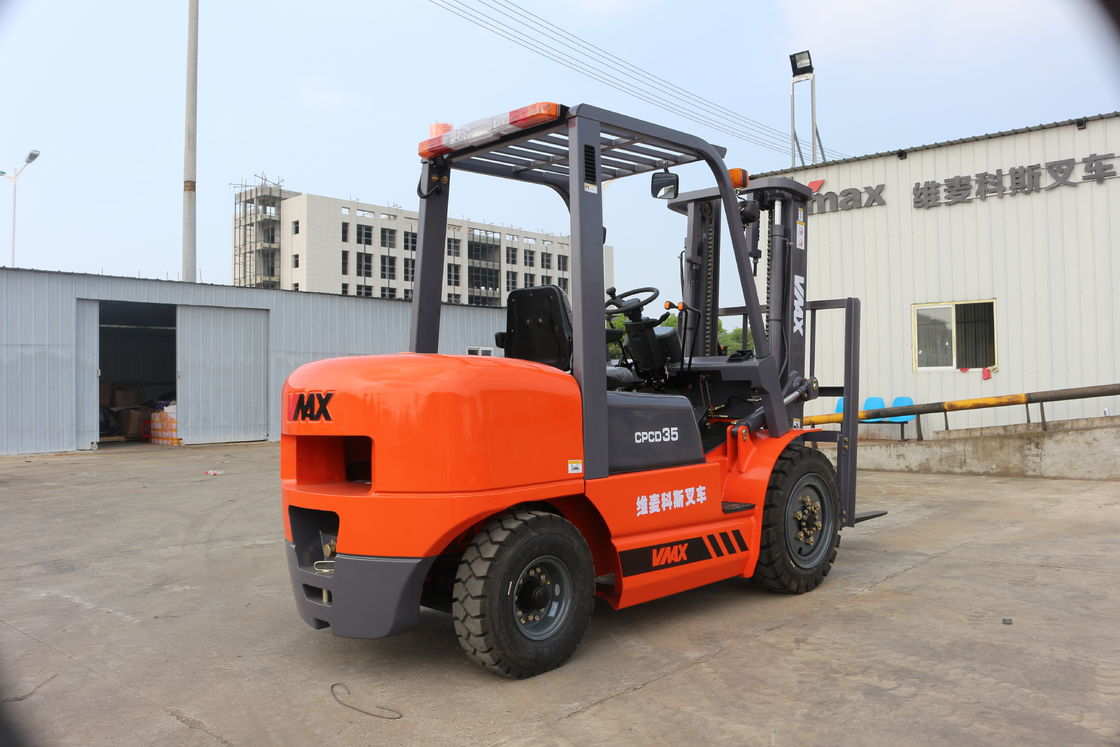 Automatic Transmission Diesel Powered Forklift / Small Forklift Truck High Performance